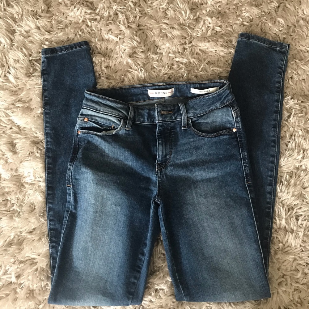 Guess mid rise sexy curve size 26 New condition, reduced priced to go!!